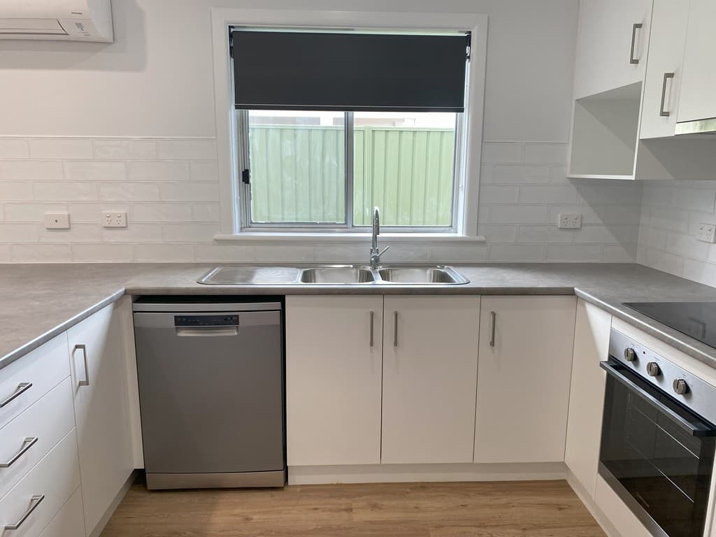 S & E Cabinets